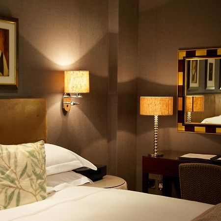 The Chester Grosvenor Exterior foto A bedroom at the hotel