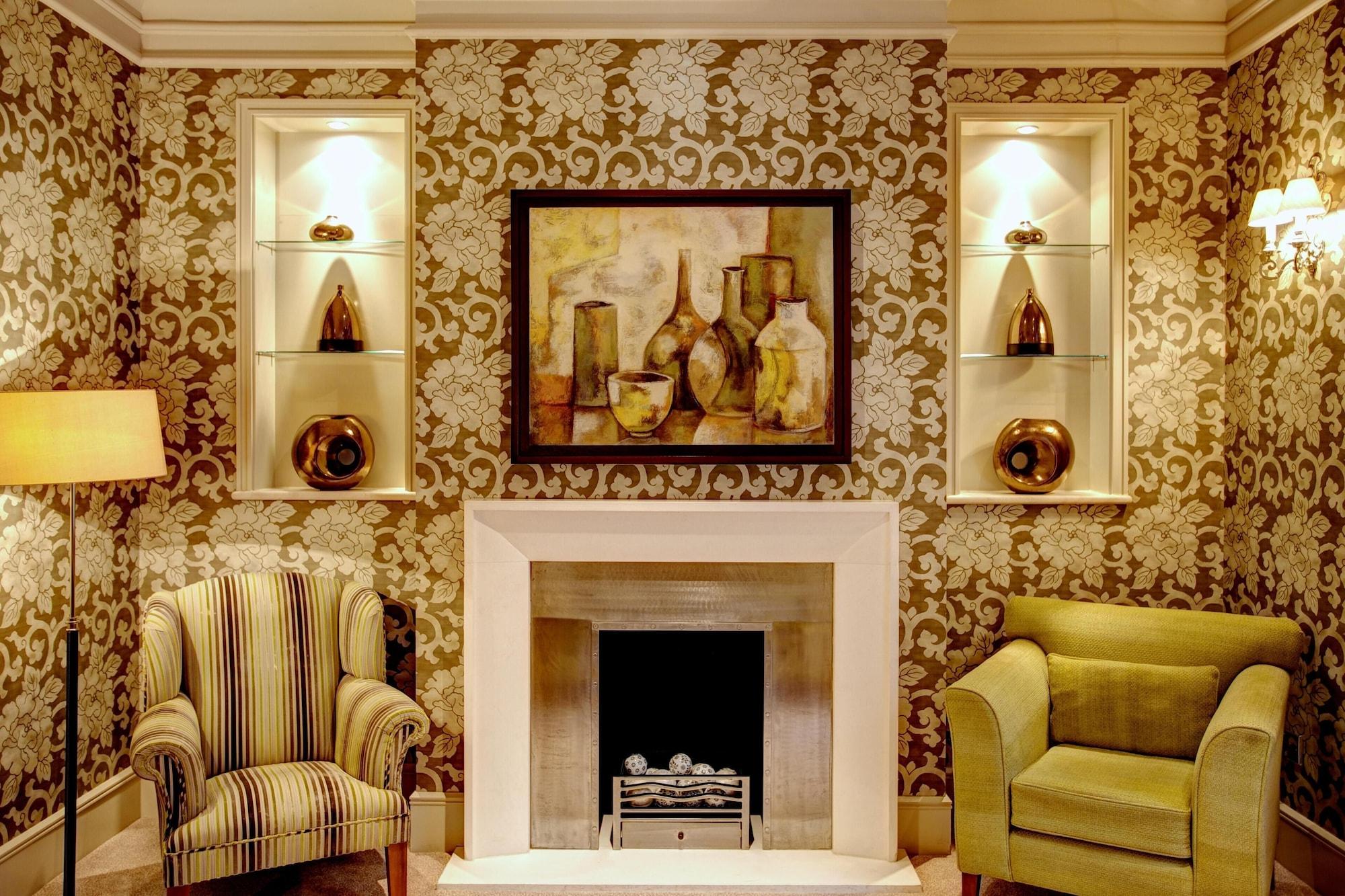The Chester Grosvenor Exterior foto Wallpaper in a living room