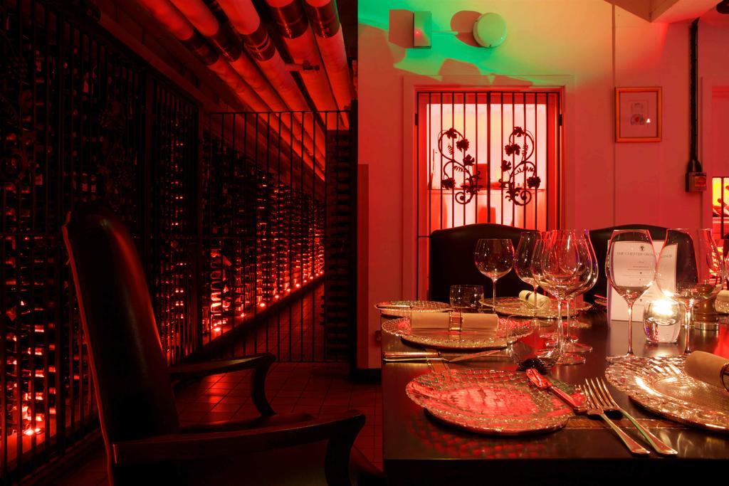 The Chester Grosvenor Exterior foto Wine cellar